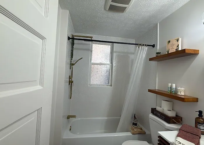 Сasa de vacaciones Jungle Nook By Jungle House Near Convention Center Osu & Nationwide Arena Walk To High Street Downtown & Short North 5 800 Reviews Private Parking Columbus